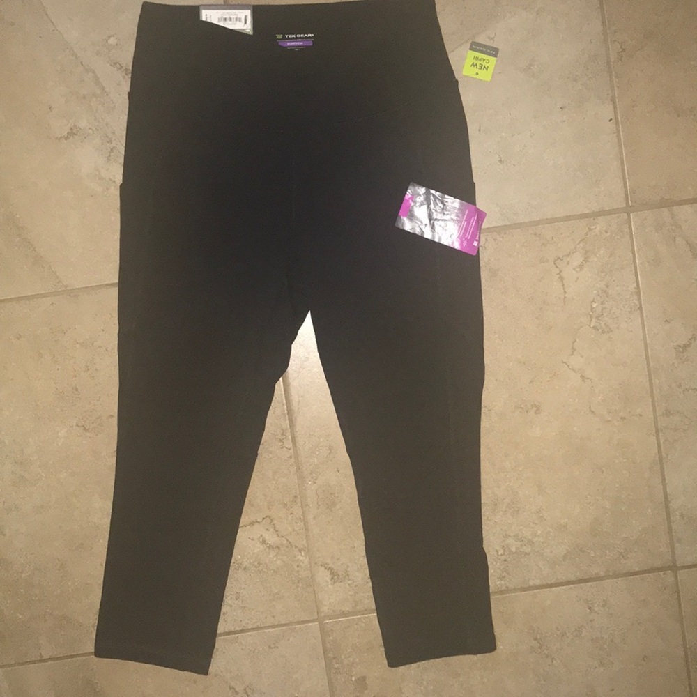 TEK GEAR CAPRI YOGA PANTS